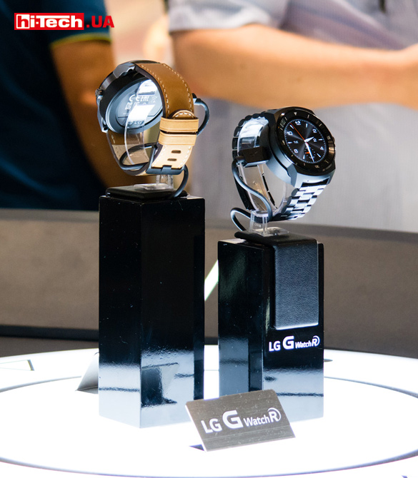 В отличие от большинства смарт-часов, умные часы LG G Watch R издалека похожи на обычные часы. Есть возможность установки любых часовых ремешков подходящей ширины. <a href=