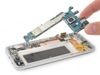 Вскрытие Samsung Galaxy S7 Edge. Фото с сайта ifixit.com