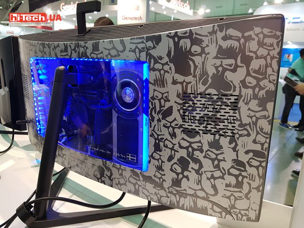 Curved gaming all in one at Computex 2016 02