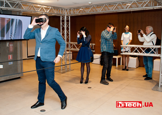 На презентации также была возможность попробовать работу маски виртуальной реальности ZTE VR вместе со смартфоном ZTE Axon 7