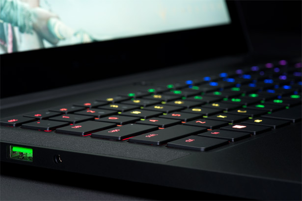 Клавиатура Razer Chroma в игровом ноутбуке Razer Blade 2017